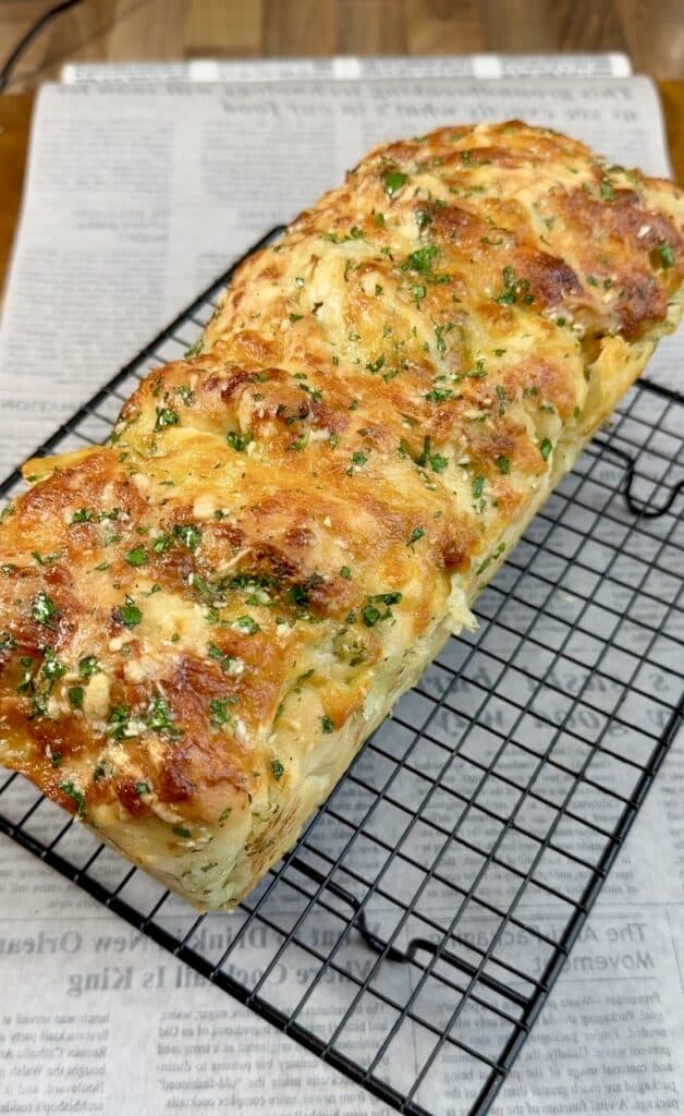 Cheesy Pull-Apart Garlic Bread